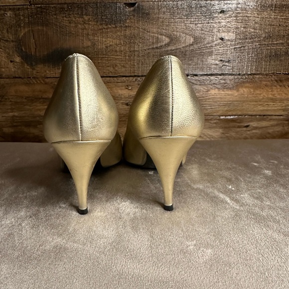 FINAL PRICE DROP Vintage Pumps / Heels by Stuart Weitzman - Picture 4 of 9